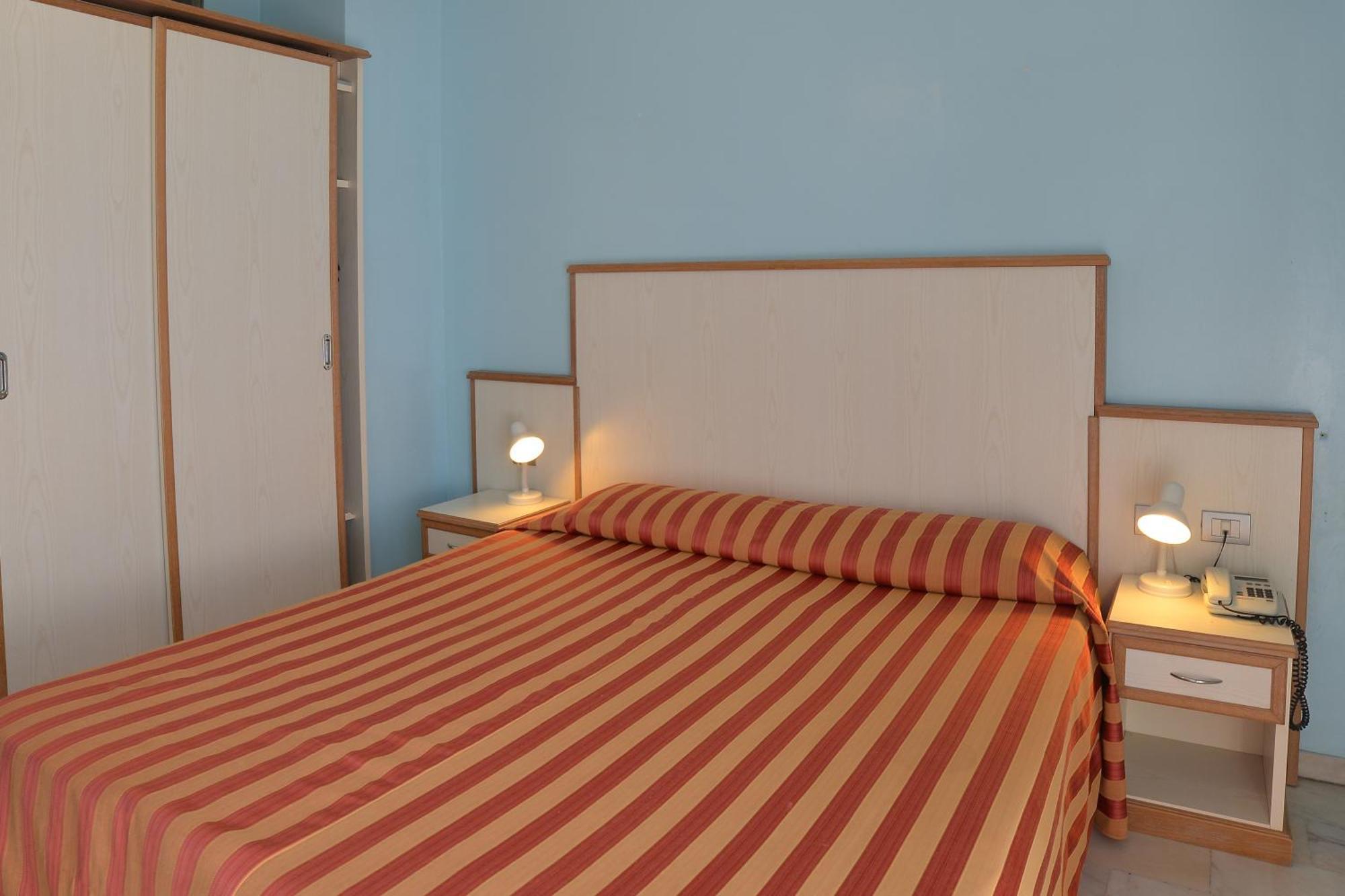 Hotel Rosalia บอร์ดิเกรา ภายนอก รูปภาพ