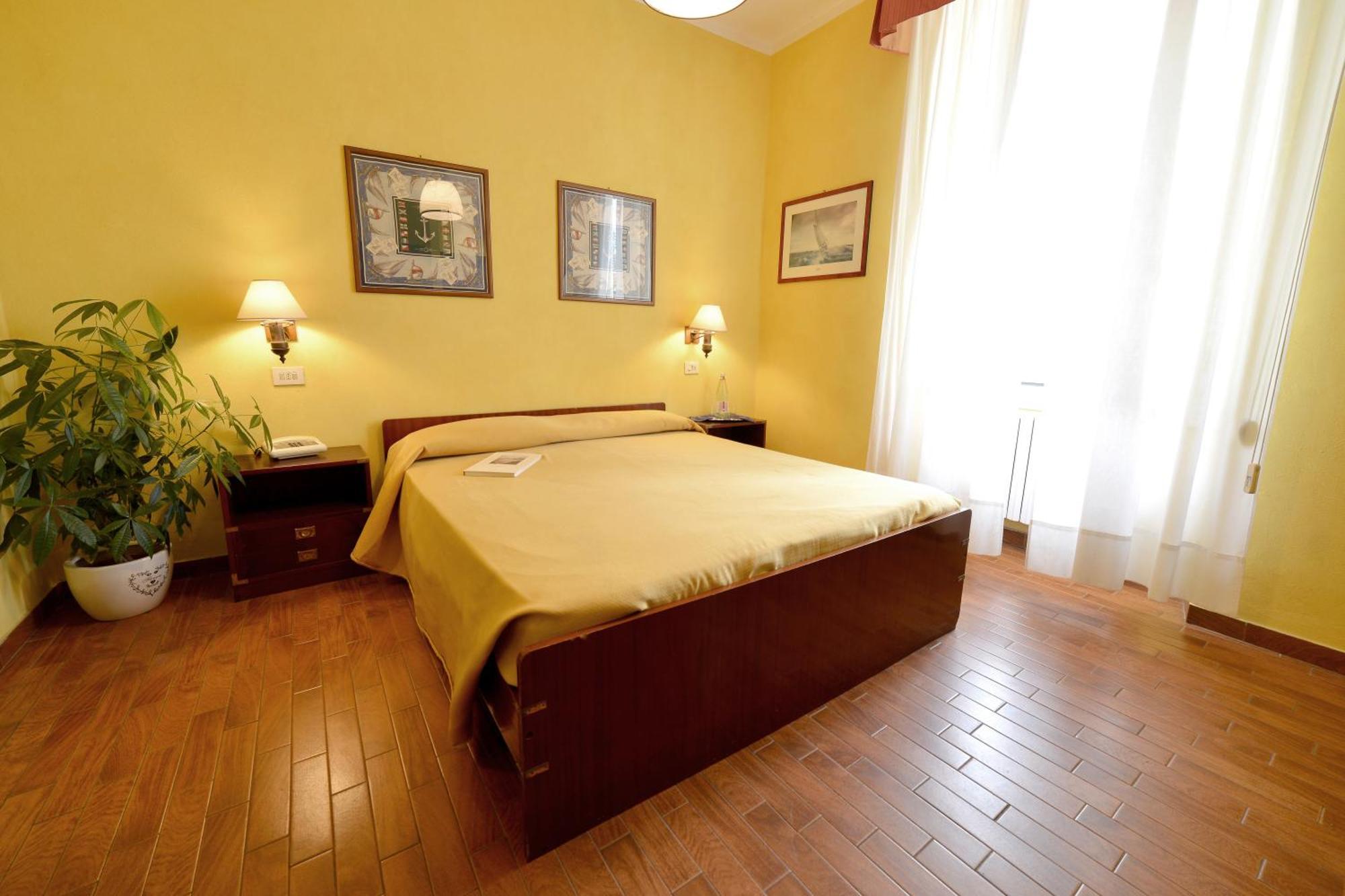 Hotel Rosalia บอร์ดิเกรา ภายนอก รูปภาพ