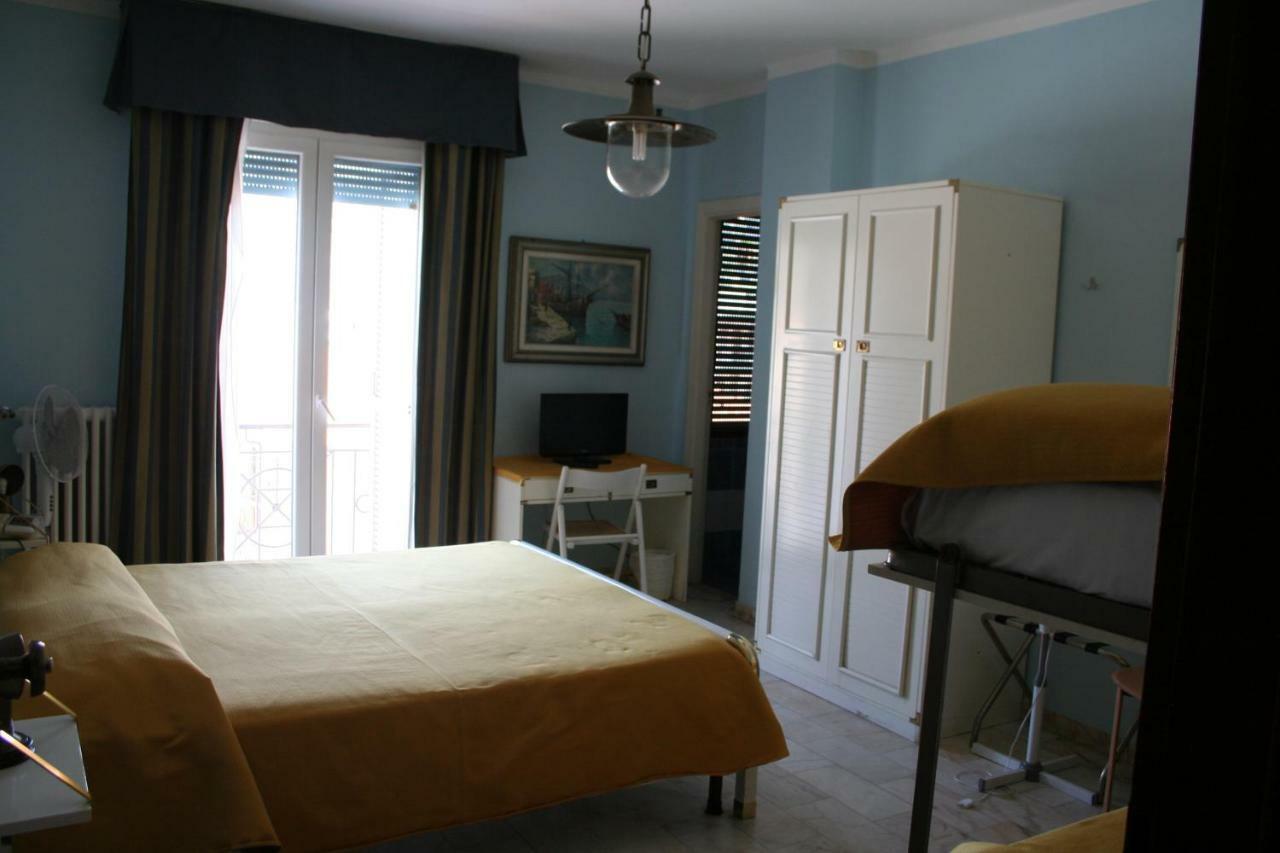 Hotel Rosalia บอร์ดิเกรา ภายนอก รูปภาพ