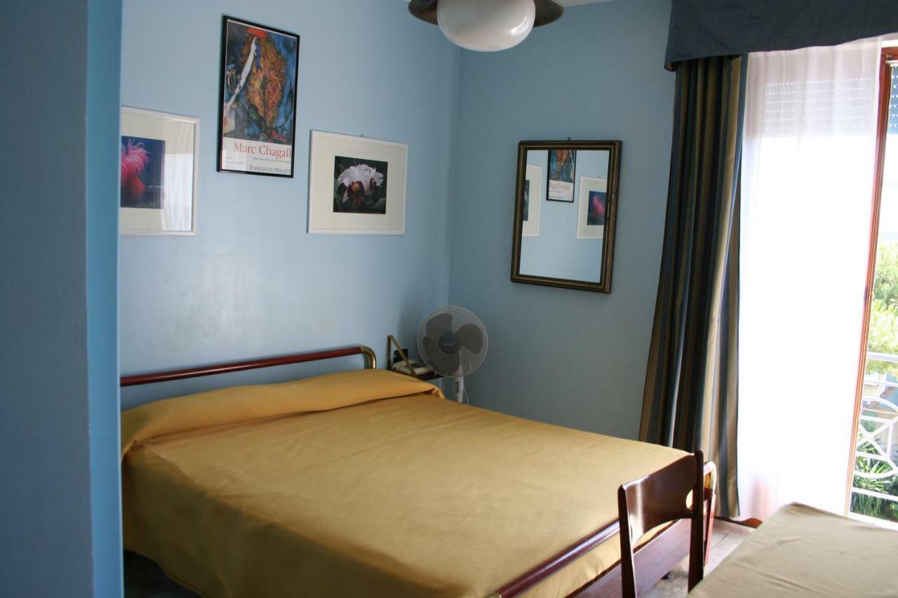 Hotel Rosalia บอร์ดิเกรา ภายนอก รูปภาพ