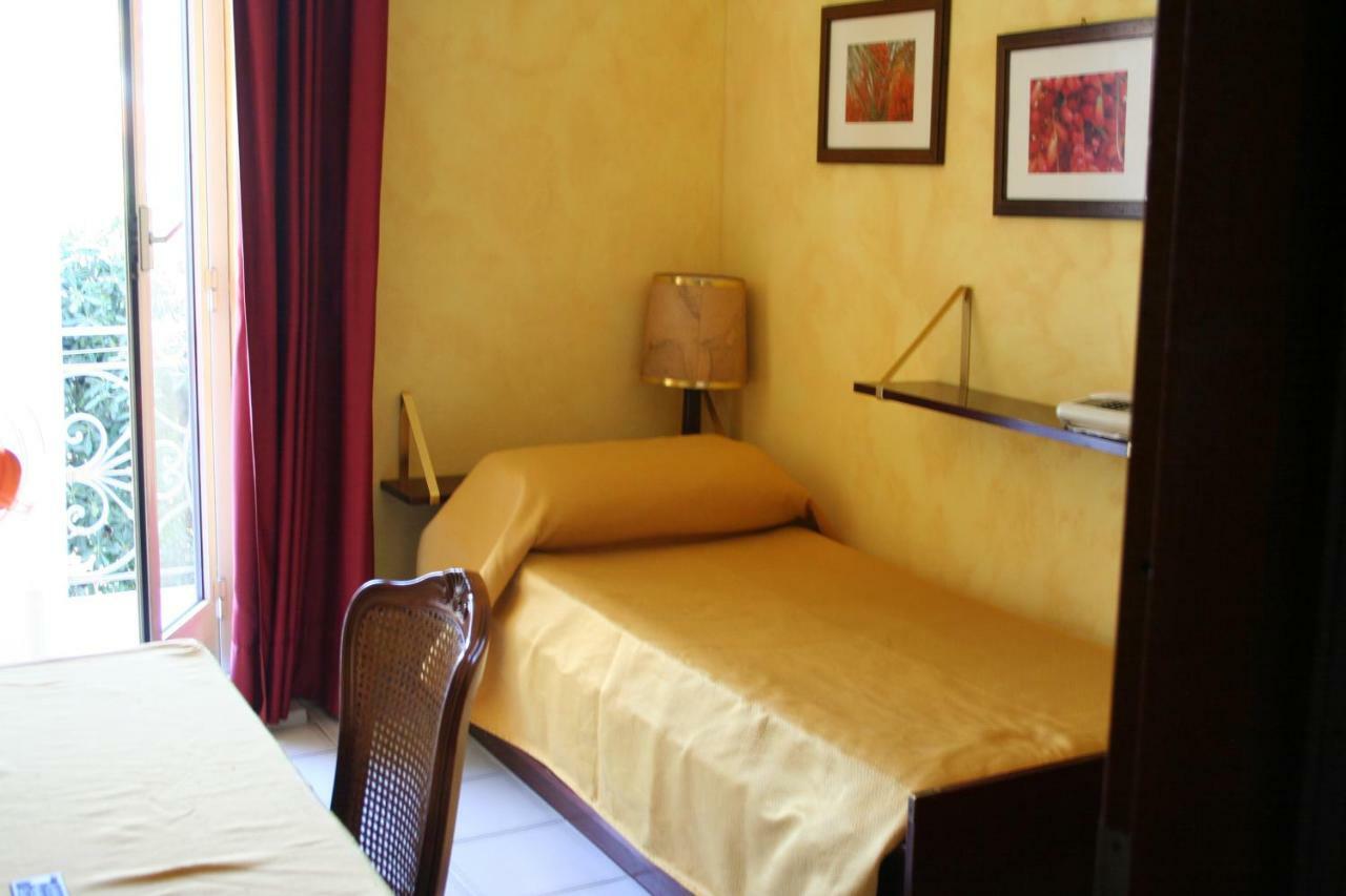 Hotel Rosalia บอร์ดิเกรา ภายนอก รูปภาพ
